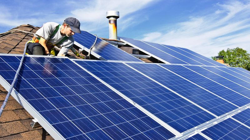 Choosing a Grid-Tied or Off-Grid Solar System for Your Florida Home