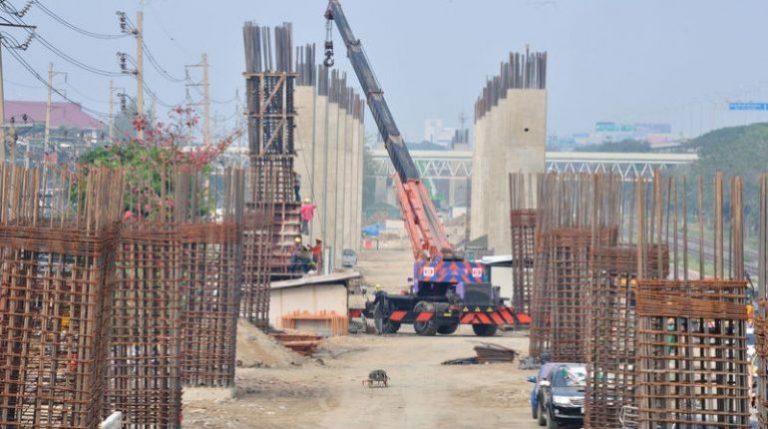 Top Reasons Renting a Crane for Your Worksite in Jacksonville, FL Is Smart