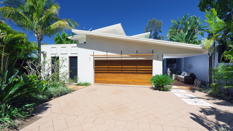 Choosing the Right Residential Garage Door Phoenix AZ for Your Family’s Needs